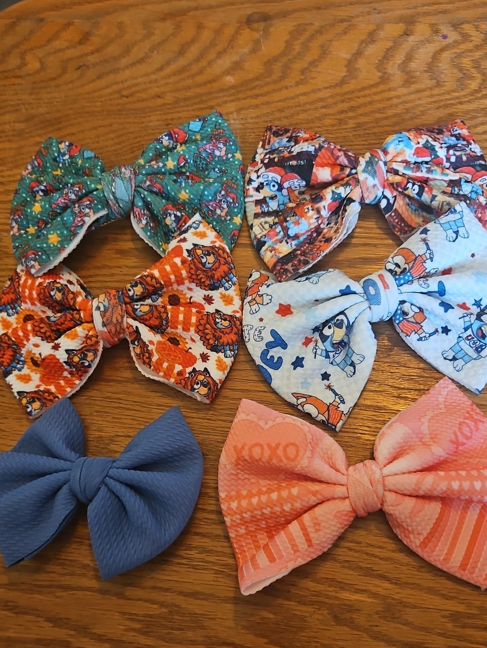 Bluey Holiday Bows With Clips